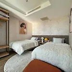 Qoople Elite Admiral Apartament *